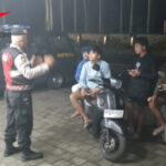 Humanis & Edukatif, Samapta Polsek Abiansemal Ajak Pemuda Bijak Dalam Beraktivitas Di Malam Hari