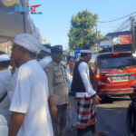 Jalin Sinergi Bhabinkamtibmas Kelurahan Sesetan Laksanakan Pengamanan Upacara Manusa Yadnya