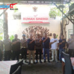Melalui Sambang Kamtibmas, Kapolsek Dentim Pererat Hubungan dengan Tokoh Masyarakat Flobamora Bali