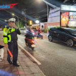 Polsek Kuta Utara Strong Point Malam Lancarkan Arus Lalin di Jalur Wisata