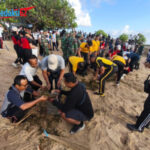 Sinergi TNI-Polri, Pemerintah dan Masyarakat Warnai Aksi Bersih Lingkungan di Pantai Samuh Kuta Selatan