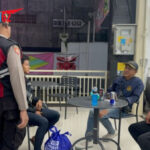 Sambangi Tongkrongan Warga Sat Samapta Polres Bangli Tebar Himbauan Kamtibmas secara Humanis