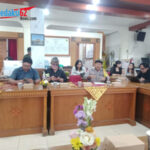 Kawal Transparansi Pengelolaan Dana Desa, Bhabinkamtibmas Sumerta Kauh Hadiri Musdes APBDes Semester I 2026