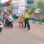 Pos Pagi Polsek Gianyar, Hadir Berikan Rasa Aman dan Cegah Kemacetan di Depan Sekolah