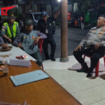 Patroli Malam Minggu, Bhabinkamtibmas Dangin Puri Ingatkan Linmas Hindari Tindakan Main Hakim Sendiri