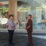 Sambangi Menara Mandiri, Bhabinkamtibmas Kel. Dangin Puri Sampaikan Imbauan Kamtibmas dan Layanan 110
